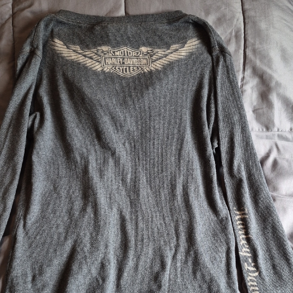 Harley-Davidson Gray Ribbed Henley with Cream Script Small Holes In Front (Pict. - Picture 4 of 4